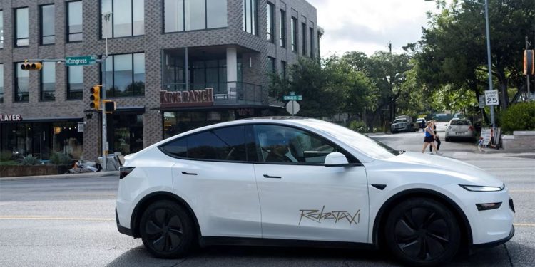 Reguladores de EEUU investigan a Tesla por fallas en sus robotaxis durante pruebas en Texas