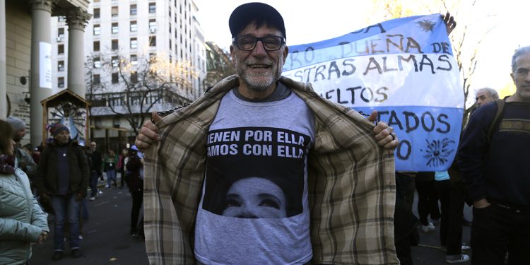Se consolida la unión peronista: la «marcha del millón» reunió en Plaza de Mayo a referentes de todas las tribus