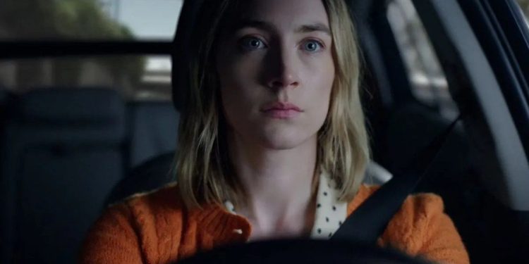 Talking Heads celebra su 50 aniversario con el nuevo video de “Psycho Killer” protagonizado por Saoirse Ronan