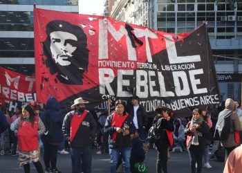 Tensión en Puente Pueyrredón por cortes y protestas contra el Gobierno, que aplicará el protocolo antipiquete