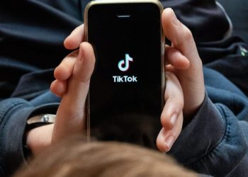 TikTok incorpora nuevas opciones con inteligencia artificial para ajustar el contenido y mejorar la experiencia del usuario