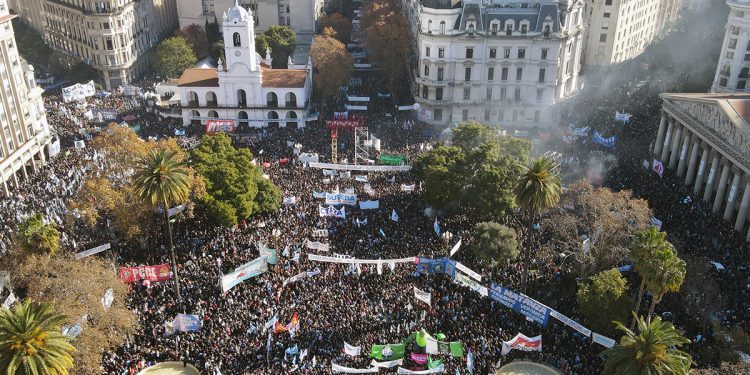 Tobillera, balcón y despertar a la bestia dormida