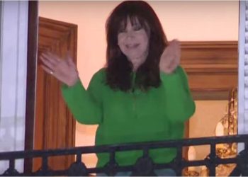 Tras la aclaración de la Justicia, Cristina Kirchner salió al balcón