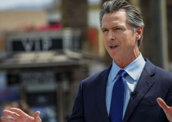 Tras las protestas en Los Ángeles, el gobernador Gavin Newsom denunciará a la administración de Donald Trump