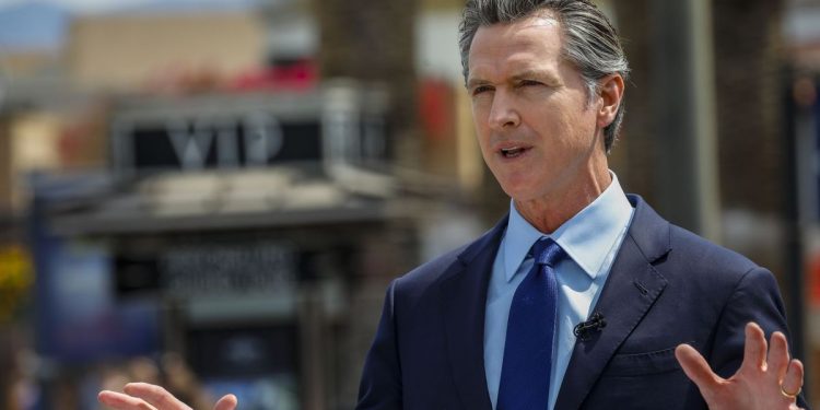 Tras las protestas en Los Ángeles, el gobernador Gavin Newsom denunciará a la administración de Donald Trump