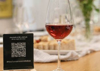 Una startup local aplica la tecnología para estimular el consumo de vino por copa en bares y vinotecas porteñas