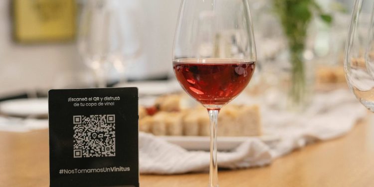 Una startup local aplica la tecnología para estimular el consumo de vino por copa en bares y vinotecas porteñas
