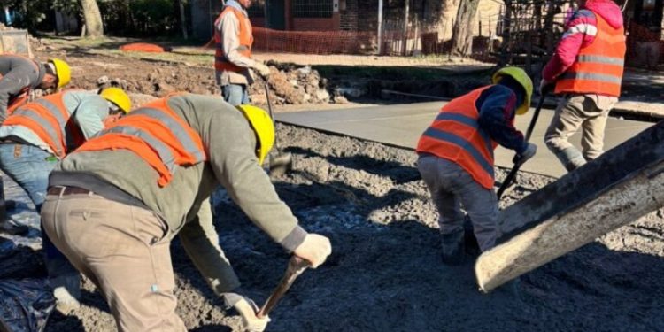 Avanzan las obras de infraestructura urbana sobre calle Tatané