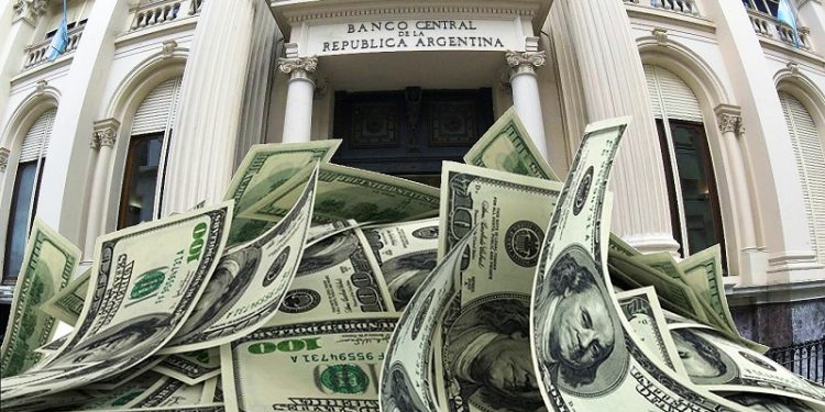 De nuevo el BCRA se jugó todo al dólar futuro para frenar la devaluación, mirá el video