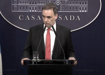 Adorni volvió a la carga contra Victoria Villarruel: “No forma parte del Gobierno”