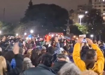 Bajo la consigna “Milei culiadazo”, vecinos repudiaron la presencia del Presidente en Córdoba en “La Derecha Fest”