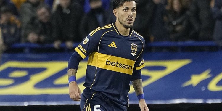 Boca rescató un agónico punto en el regreso con asistencia de Paredes