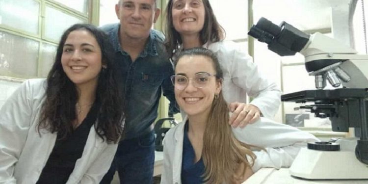 Becaria de la UNNE descubre cómo dos proteínas influyen en la agresividad del cáncer de cuello uterino