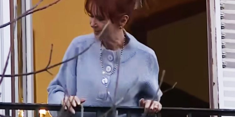 Cristina Kirchner presa: audiencia clave por la domiciliaria, el régimen de visitas y la tobillera