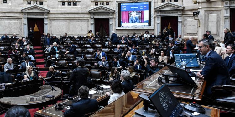 Diputados: la oposición avanzó con el financiamiento universitario y la emergencia en el Garrahan en una sesión que terminó en escándalo