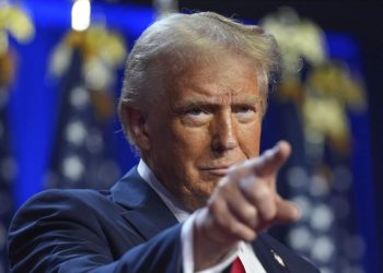 Donald Trump dijo que su nueva ley de recortes impulsará la economía “como un cohete espacial”