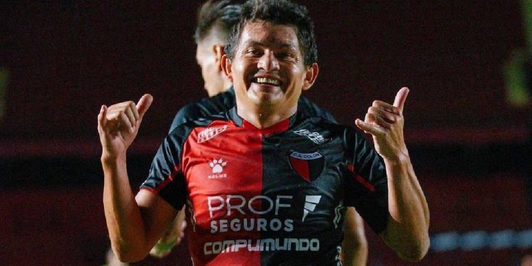El Pulga Rodríguez sigue vigente a sus 40 años: asistencia para que Colón vuelva al triunfo