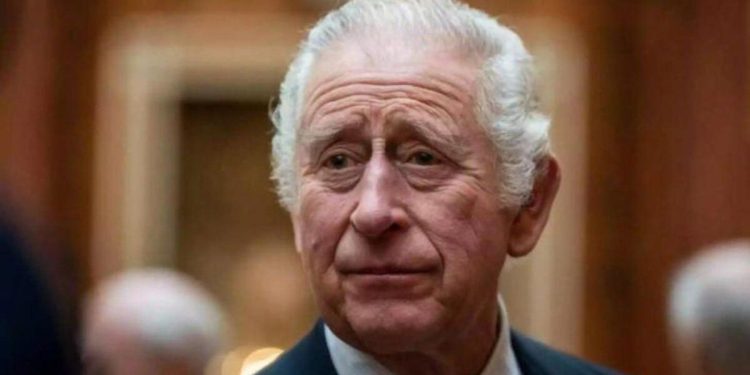 El rey Carlos III reapareció con un derrame ocular en un acto oficial: qué se sabe sobre su salud