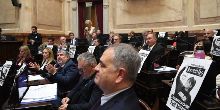 En el Senado, gobernadores cerraron filas contra la Casa Rosada: aprobaron reparto de ATN y del impuesto a los combustibles