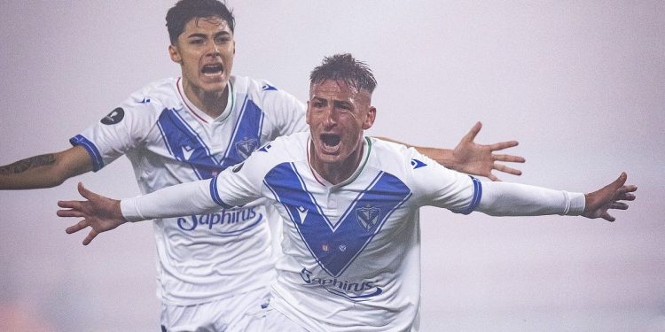 En la noche de la niebla, Vélez tuvo luz propia y es el campeón de la Supercopa Internacional