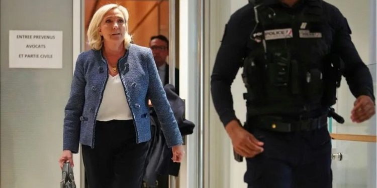 Francia: la Policía allanó la sede del partido de Marine Le Pen