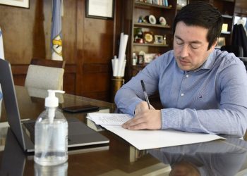 Fuerza Patria afina el lápiz de las listas de concejales de 135 municipios y deja para el viernes y el sábado las de legisladores