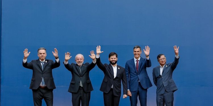 Gabriel Boric habló sobre las amenazas a la democracia y advirtió sobre el avance del odio y la desinformación