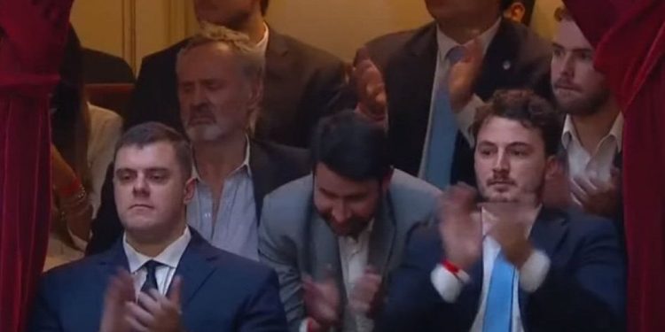 Influencers libertarios exigieron “dinamitar al Congreso” tras la aprobación de las leyes previsionales