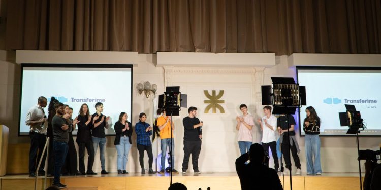 Inteligencia Artificial: estudiantes de la UTN crearon un asistente virtual que gestiona el cobro de honorarios de los psicólogos