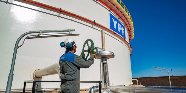 Kicillof, sobre el fallo contra YPF: «Hoy lo que se impone es denunciar a Milei por ataque a la soberanía»