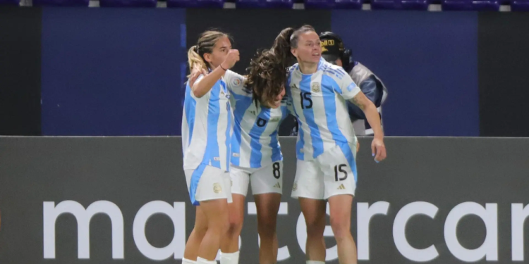 La Selección argentina se lo dio vuelta a Chile y dio un paso vital hacia las semis de la Copa América femenina