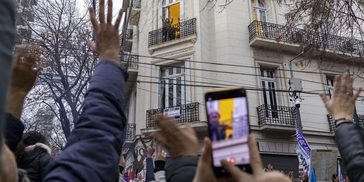 Luego de la persecución y la prisión, la Justicia busca decomisar $ 685 mil millones a Cristina y los demás condenados