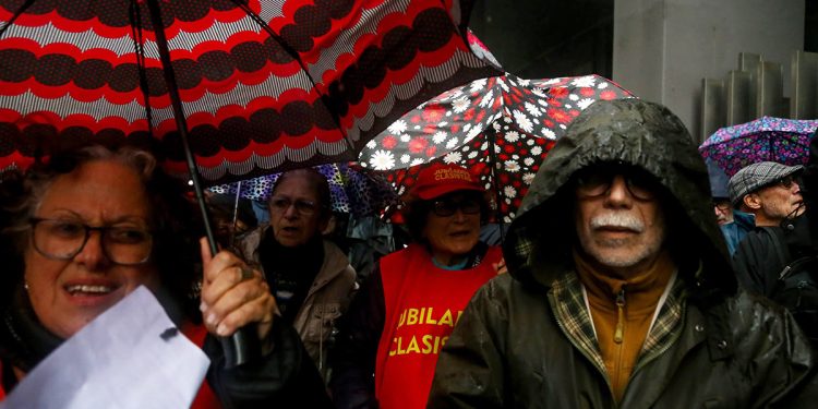 Marcha de los jubilados: miércoles de represión bajo la lluvia