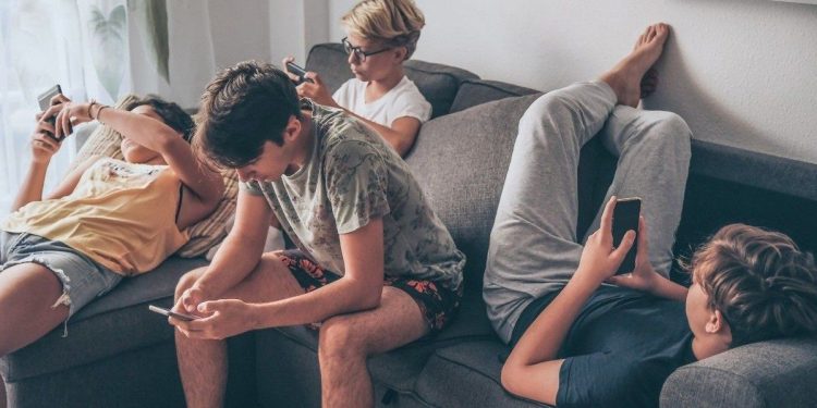 Meta lanzó nuevas funciones de seguridad para adolescentes y eliminó más de 600.000 cuentas que sexualizaban a menores