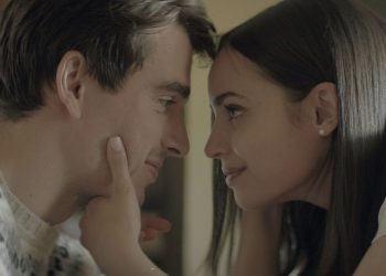 Nuevo estreno en Netflix: una mujer viaja a Oxford para estudiar pero se enamora de su profesor en el camino