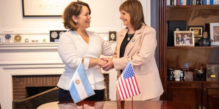 Patricia Bullrich se reunió con una funcionaria de la Embajada de EEUU