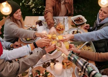 Qué no puede faltar en una reunión con amigos si sos argentino, según la Inteligencia Artificial