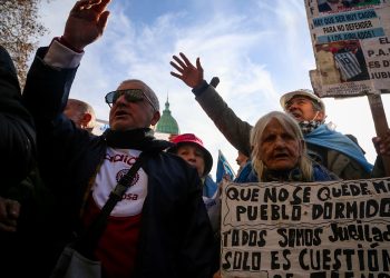 Reclaman pañales para adultos mayores: «En varias provincias, los faltantes afectan a la mitad de los beneficiarios»