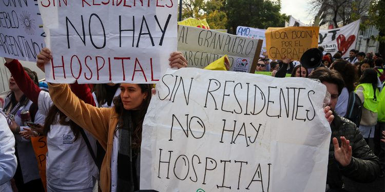 Residentes del Garrahan: «Corregimos la frase del señor ministro: formación no, explotación»