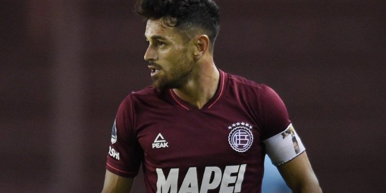 Suspendieron a Lautaro “Laucha” Acosta por sus duras críticas al árbitro Hernán Mastrángelo