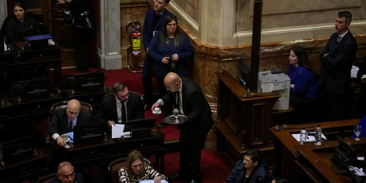 Tenso debate en el Senado: la oposición reunió el quórum, pero el oficialismo dice que la sesión es inválida