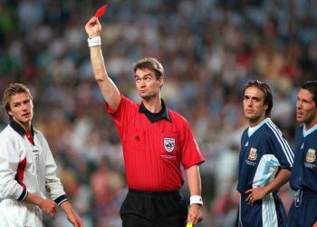 Un cruce inolvidable para el fútbol: el día que Simeone convirtió a Beckham en el más odiado de Inglaterra