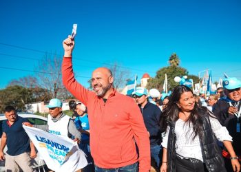 Tincho Ascúa renovó el desafío a un debate tras una multitudinaria movilización vecinal en Goya