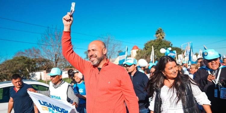 Tincho Ascúa renovó el desafío a un debate tras una multitudinaria movilización vecinal en Goya