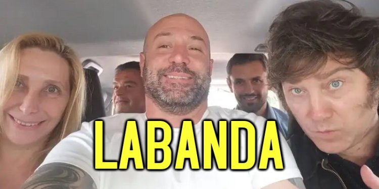 La banda de facinerosos esta toda cagada y el trastornado desesperado porque Karina esta hasta las manos
