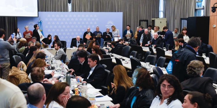 Avanzan los proyectos de los gobernadores para distribuir en las provincias los ATN y el impuesto a los combustibles