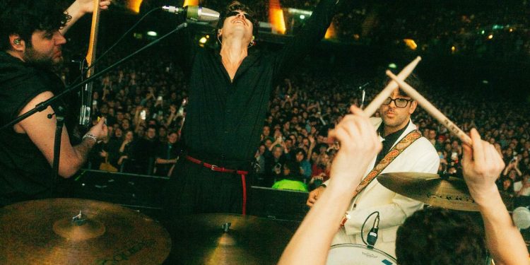 Bandalos Chinos se estrenó en el Movistar Arena con un abrazo de baile y clásicos con su público