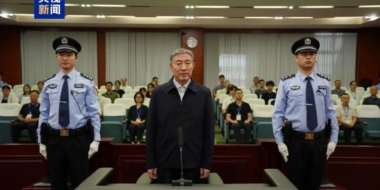 China: un legislador provincial fue condenado a muerte con suspensión