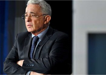 Condenaron al expresidente colombiano Álvaro Uribe por soborno y fraude procesal