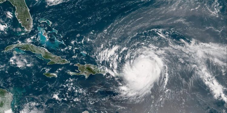 El huracán Erin se intensifica a nivel 5 y golpeará Puerto Rico e Islas Vírgenes